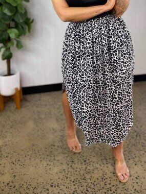 Jackson Rowe Leopard Print Midi Skirt Elastic Waist White Black Size Medium